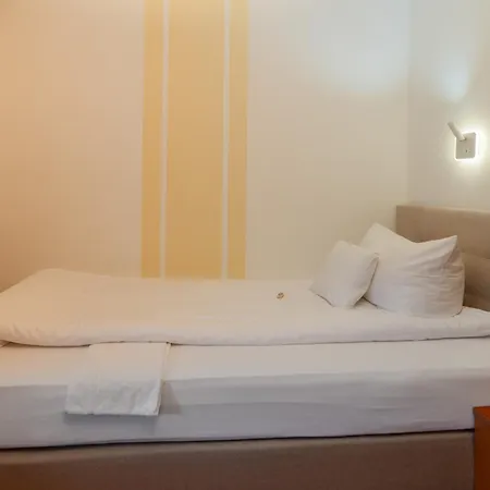 Wellnesshotel Rothfuss Mit Spa Und 2 Schwimmbaedern Bad Wildbad Exterior photo