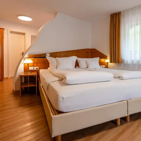Wellnesshotel Rothfuss Mit Spa Und 2 Schwimmbaedern Bad Wildbad Exterior photo